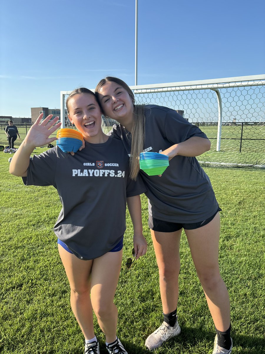 BridgelandGS's tweet photo. Thank you to our amazing Varsity players (and former campers) for volunteering their precious summer time to help out at camp! 

#BridgelandBest https://t.co/bsoRJZHkjh