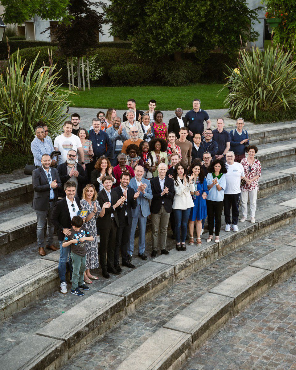 G_GouffierCha's tweet photo. 🇪🇺Clap de fin de cette superbe campagne des européennes dans le 94 à Nogent. Merci à toutes et à tous pour votre engagement et votre détermination à défendre le projet que nous portons avec @ValerieHayer. 

Ce dimanche #9juin, nous avons @BesoindEurope, votons @ValerieHayer ! https://t.co/k0w4nj019P