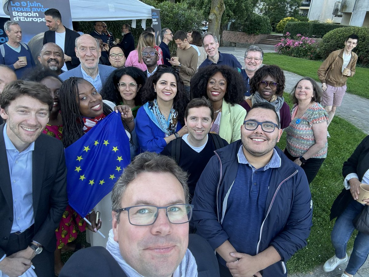 G_GouffierCha's tweet photo. 🇪🇺Clap de fin de cette superbe campagne des européennes dans le 94 à Nogent. Merci à toutes et à tous pour votre engagement et votre détermination à défendre le projet que nous portons avec @ValerieHayer. 

Ce dimanche #9juin, nous avons @BesoindEurope, votons @ValerieHayer ! https://t.co/k0w4nj019P