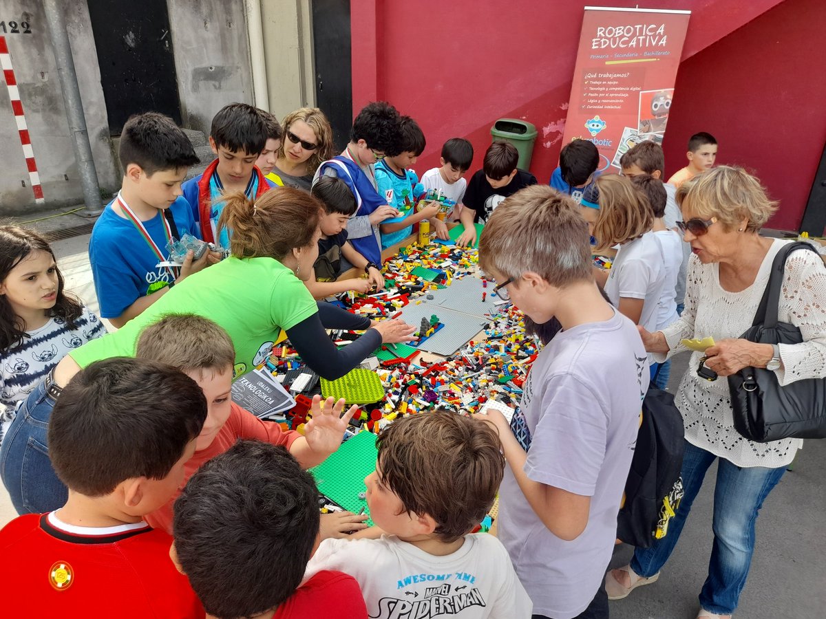 smiportu's tweet photo. 2023/24. ikasturte Amaierako Jaia Santa María Ikastetxea.
Fiesta Fin de Curso 2023/24 en Santa María Ikastetxea
Eskerrik asko guztioi!!!!
#Ampa @edurobotic #Engoitik @SALMENESIANOS #TeatroAlai #arkunautak #menesianos #LaMennaisCUIDA #EtorkizunariBegira @KristauEskola #dena https://t.co/41fZwVGNYk