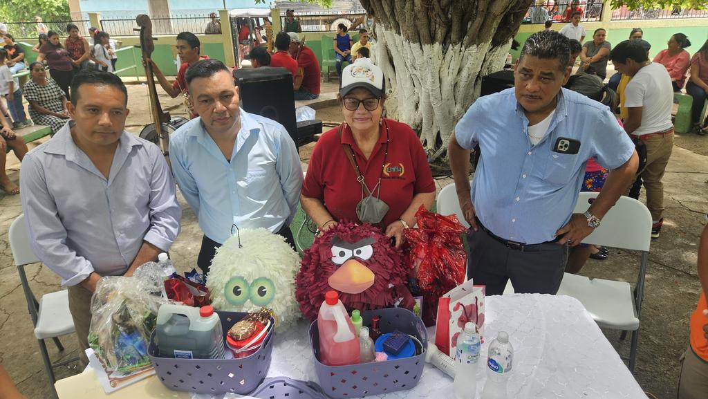 Entregamos 157 diplomas a igual número de personas que se capacitaron en belleza, bisutería, piñatas, lociones, cremas, jabones Artesanales y otros. El coordinación con la alcaldía se entregó capital semilla en materiales a pequeñas empresas. Enhorabuena para este municipio