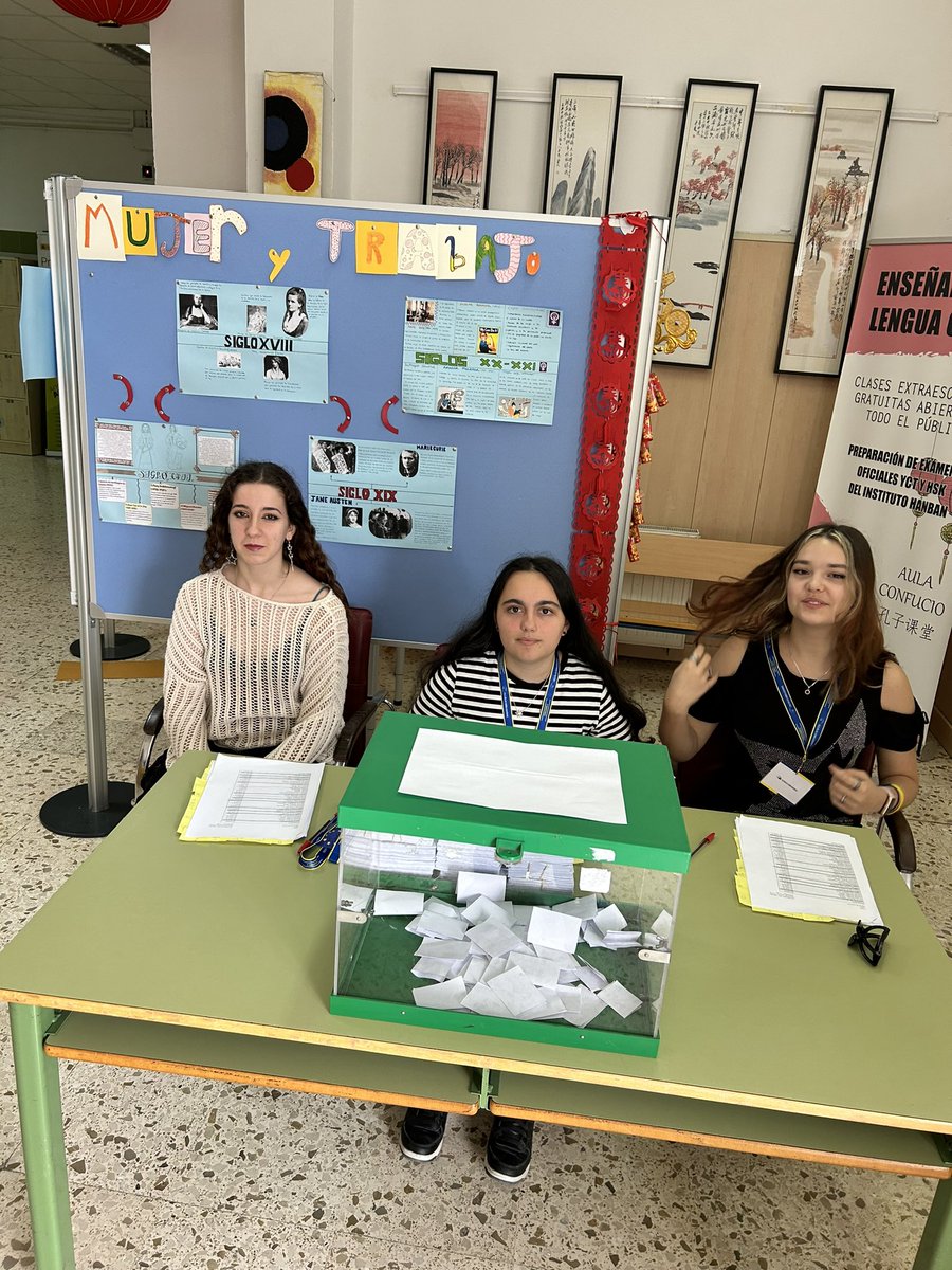 ies_dgq's tweet photo. Hoy hemos celebrado en nuestro centro las elecciones europeas sub-18. El lunes los resultados #escuelasembajadoras #usatuvoto #eleccioneseuropeas https://t.co/tmNweEU4a1