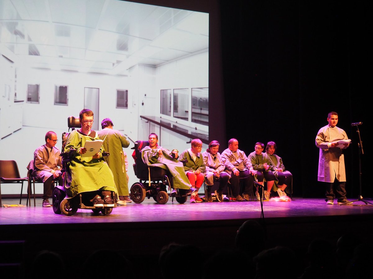 RadioTarrega's tweet photo. 🎭Comença el Festival de CRUMA amb 4 grups d’adults, 2 d’ells dels Centres Ocupacionals del grup Alba de Tàrrega i Cervera. Enguany son 19 les peces de que es representaran en 6 sessions diferents al Teatre Ateneu de Tàrrega @tatarrega i al Teatre Armengol de Bellpuig https://t.co/CF1aX4sAry
