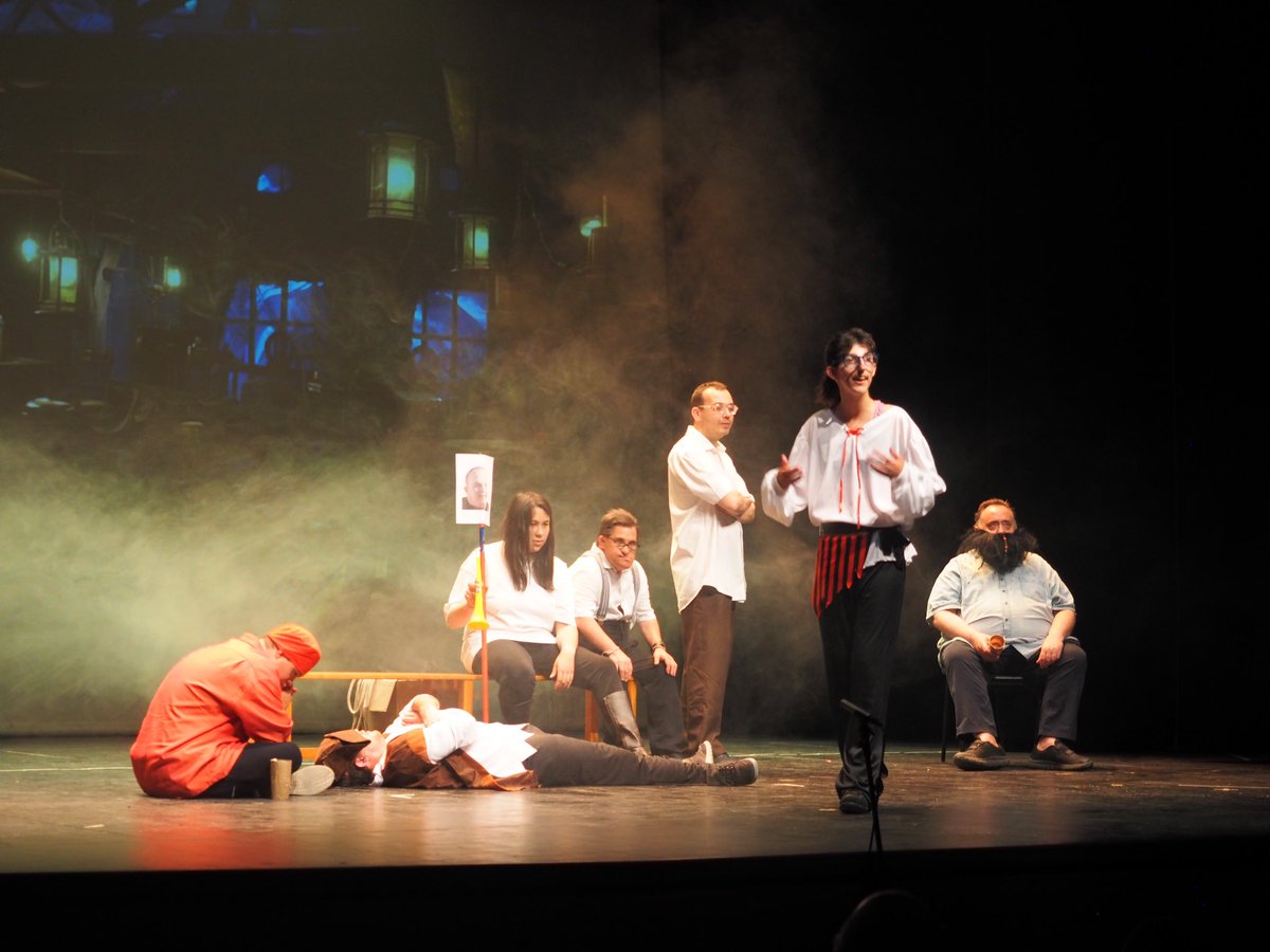 RadioTarrega's tweet photo. 🎭Comença el Festival de CRUMA amb 4 grups d’adults, 2 d’ells dels Centres Ocupacionals del grup Alba de Tàrrega i Cervera. Enguany son 19 les peces de que es representaran en 6 sessions diferents al Teatre Ateneu de Tàrrega @tatarrega i al Teatre Armengol de Bellpuig https://t.co/CF1aX4sAry