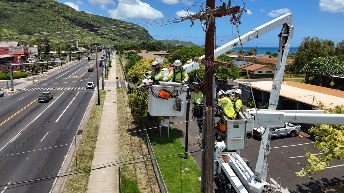 RokstadPower's tweet photo. Some recent shots from Hawai’i – a dead end cable pole replacement in West Oahu. This structure feeds an elementary school in Nānākuli along the Farrington Highway. #polechange #aloha #powerlines https://t.co/C976MoX7VS