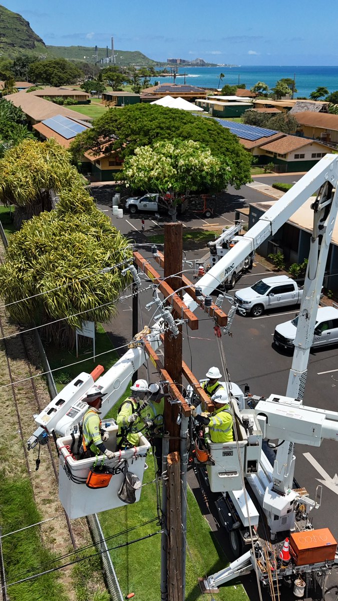 RokstadPower's tweet photo. Some recent shots from Hawai’i – a dead end cable pole replacement in West Oahu. This structure feeds an elementary school in Nānākuli along the Farrington Highway. #polechange #aloha #powerlines https://t.co/C976MoX7VS