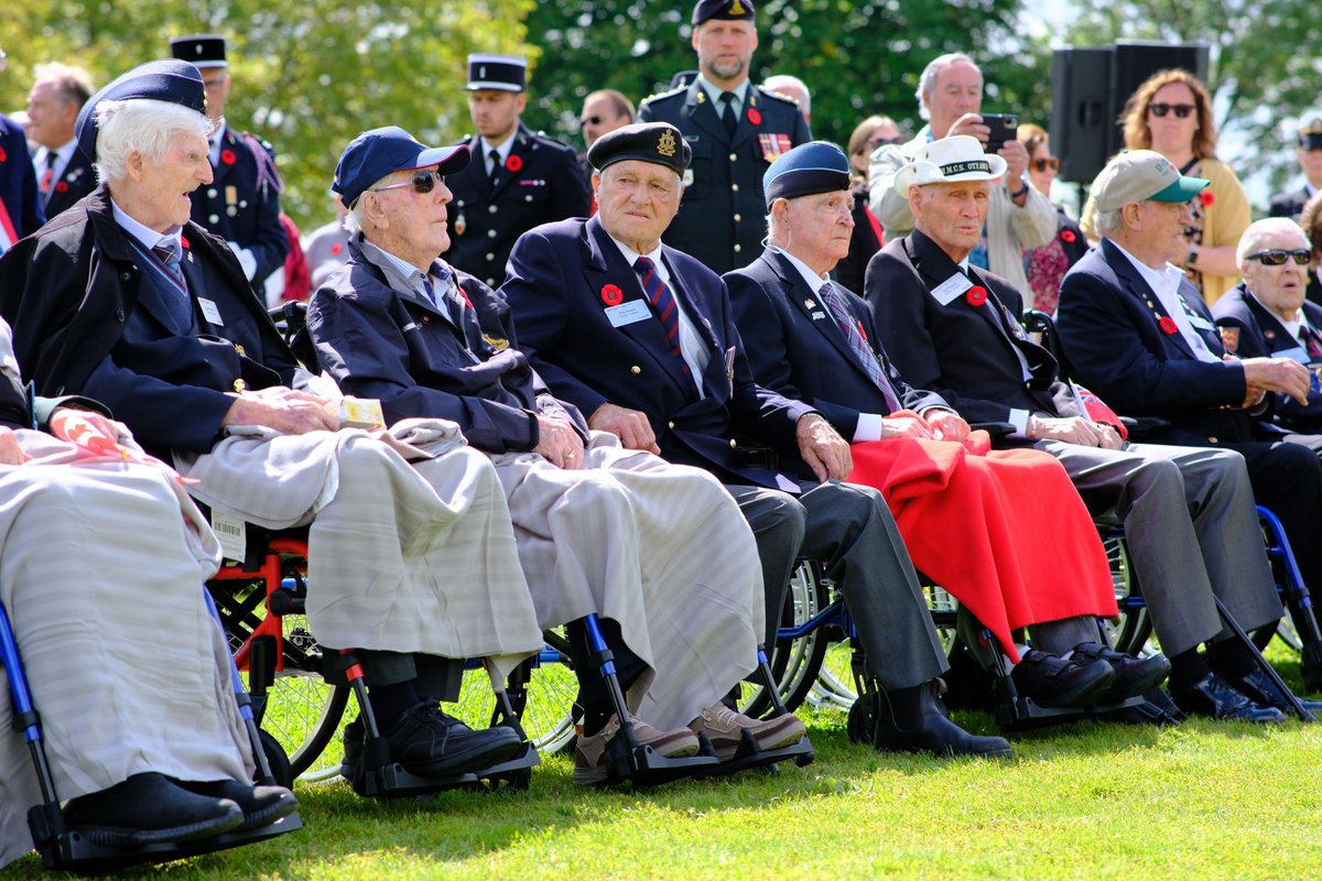 VeteransFR_CA's tweet photo. Aujourd’hui, nous avons visité le cimetière de guerre canadien de Bretteville-Sur-Laize, le Mémorial de Caen et l’Abbaye d’Ardenne. Des gerbes ont été déposées pour les Canadiens qui ont combattu et péri là-bas en 1944.

#LeCanadaSeSouvient de leurs sacrifices.
#JourJ80 https://t.co/28bSpKNGTd