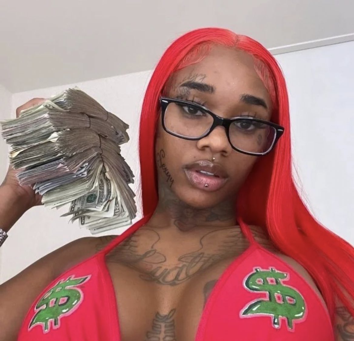 unpunishable queen✨ tweet media