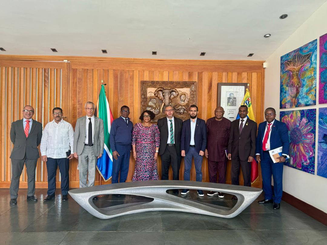 CairotaenCcs's tweet photo. Reunión de Embajadores  y miembros del Grupo Africano #Caracas, para discutir asuntos referentes a la Cooperación entre los países que lo conforman. https://t.co/3xM4V0kdfl