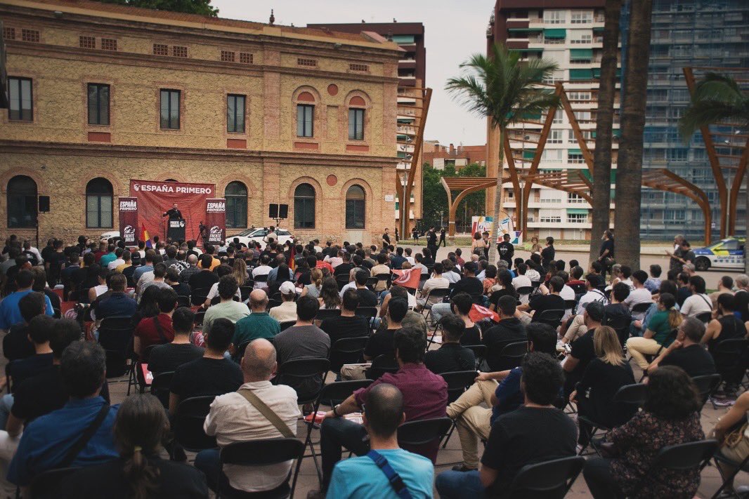Gracias a todos los que os habéis acercado a nuestro mitin de cierre de campaña en Barcelona.

Este domingo es el momento de dar un paso al frente, de demostrar que en España hay una alternativa patriota y revolucionaria.

Este 9 de junio vota sin complejos, vota Frente Obrero.