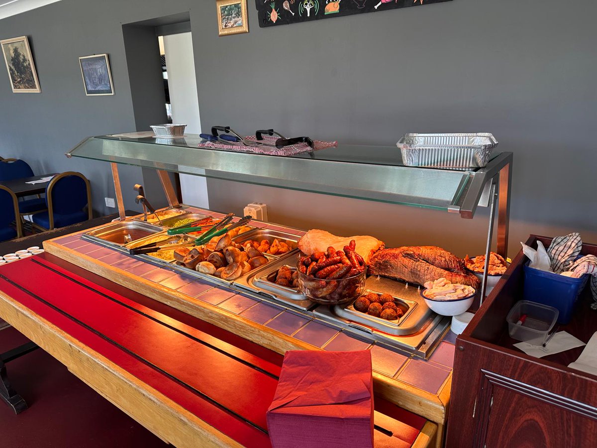 Anvilinncongham's tweet photo. Join us this Sunday between 12pm &amp; 3pm for our  homemade carvery. This week- Beef, pork, chicken fillets &amp; all the trimmings! Vegetarian option- red pepper &amp; smokey squash shepherd's pie. 01485 600625 / Bookings@anvilcongham.co.uk

#kingslynn #Norfolk #pub #carvery #roastdinner https://t.co/wdYEhgAusG