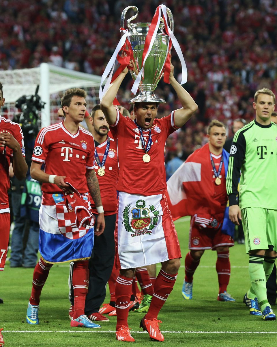 La bandera bicolor siempre lució en lo más alto 🇵🇪 

A todos nuestros amigos en Perú, les deseamos un muy feliz Día de la Bandera ❤️🤍❤️