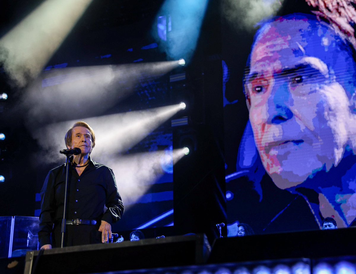 melovibesmag's tweet photo. ✨ ¡Hoy estamos en el #MurciaOn de @IboleleLive!

🌟 @RAPHAELartista y su #Raphael60

👉🏻 Pronto, fotogalería y crónica en https://t.co/O0m8eNbcK4

#Murcia #Raphael https://t.co/1PdvblkhLP