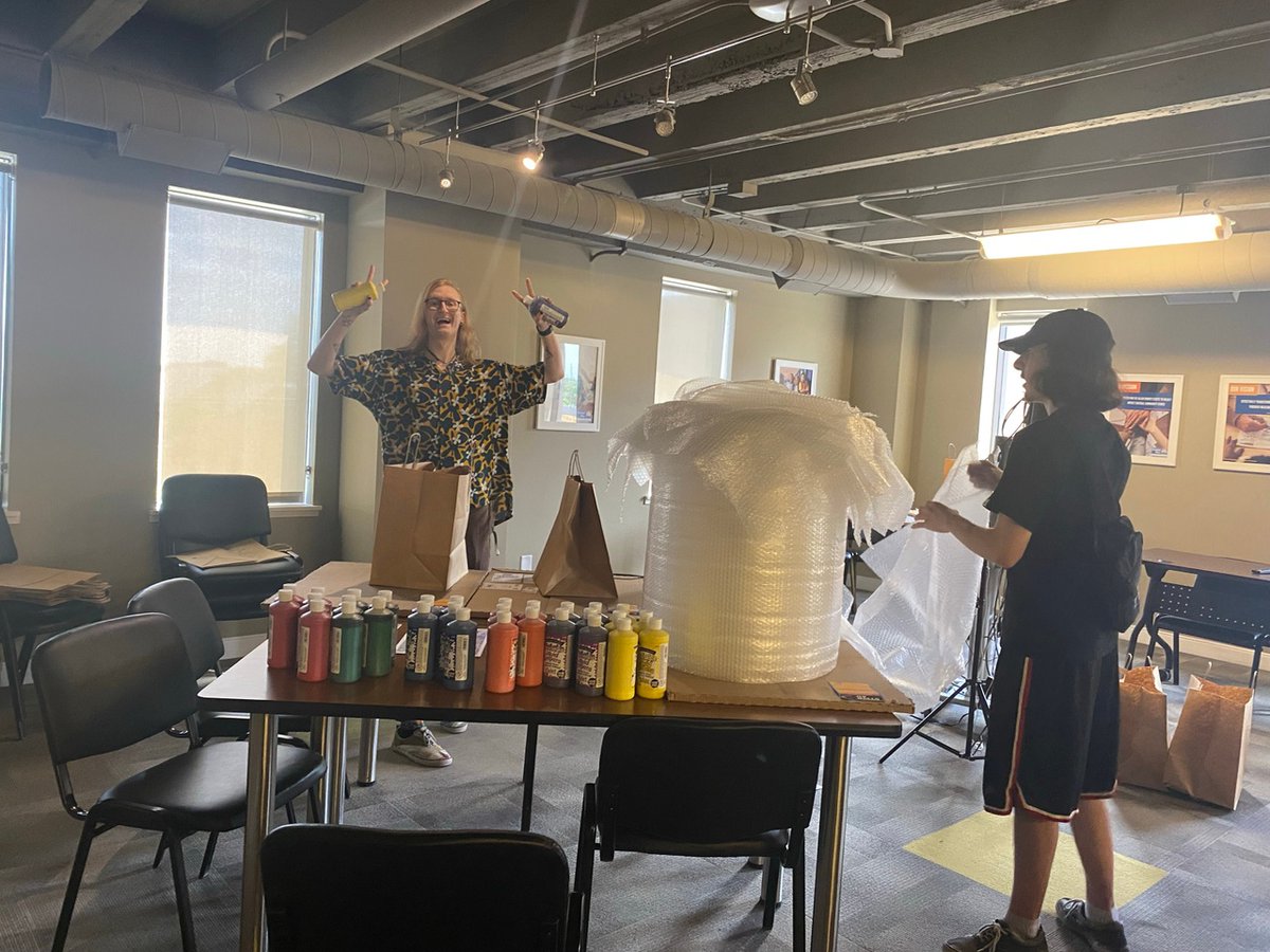 UWACIN's tweet photo. Yesterday we had several students and staff from the PFW TRIO Office and Ivy Tech TRIO Office to volunteer and put together art kits for our Kindergarten Countdown students. 

We love seeing these two initiatives come together and show what it means to LIVE UNITED! https://t.co/3WEYqoGiQe