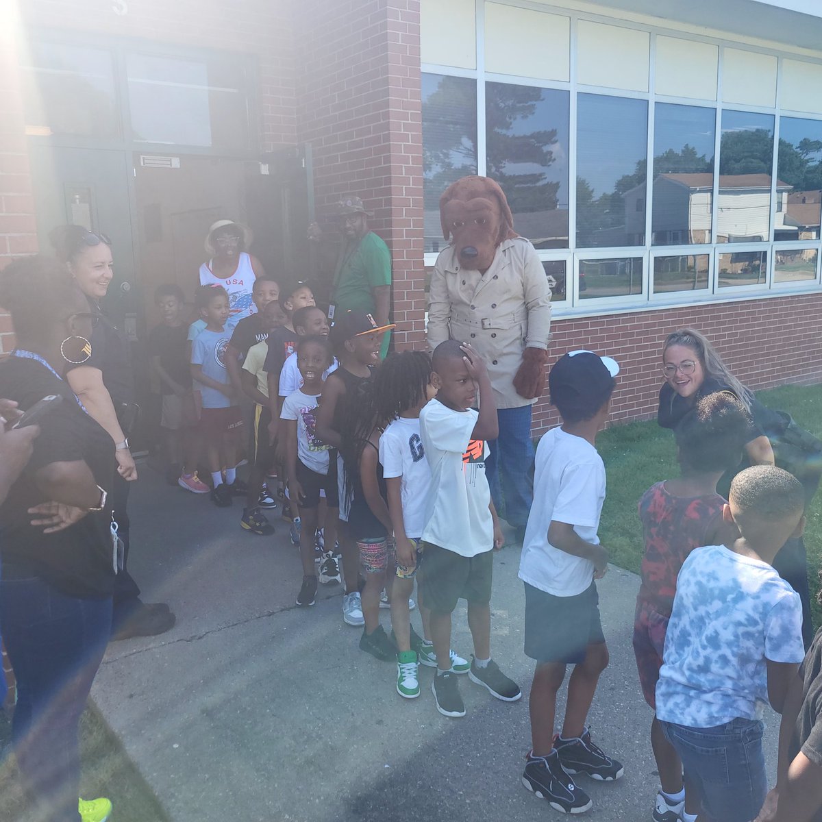 driddick73's tweet image. The @PortsmouthPD and McGruff the Crime Dog came to field day with the Cozy Bears at @ppsdouglasspark for Gun Violence Awareness Month!! Thank you, Sgt. Funkhouser!!
@ebracyPPS @cardellpatillo
@Sand120513 @PortsVASchools @cityofPortsVA ##ppsorangeout