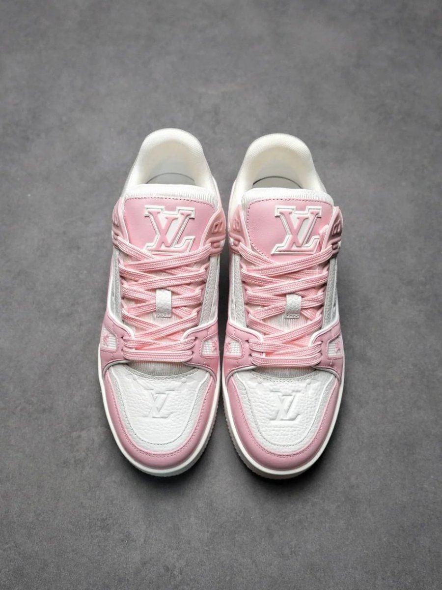 sally35299's tweet photo. These pink sneakers are made for adventure and style. 👟 https://t.co/oYZ9XQMGnl