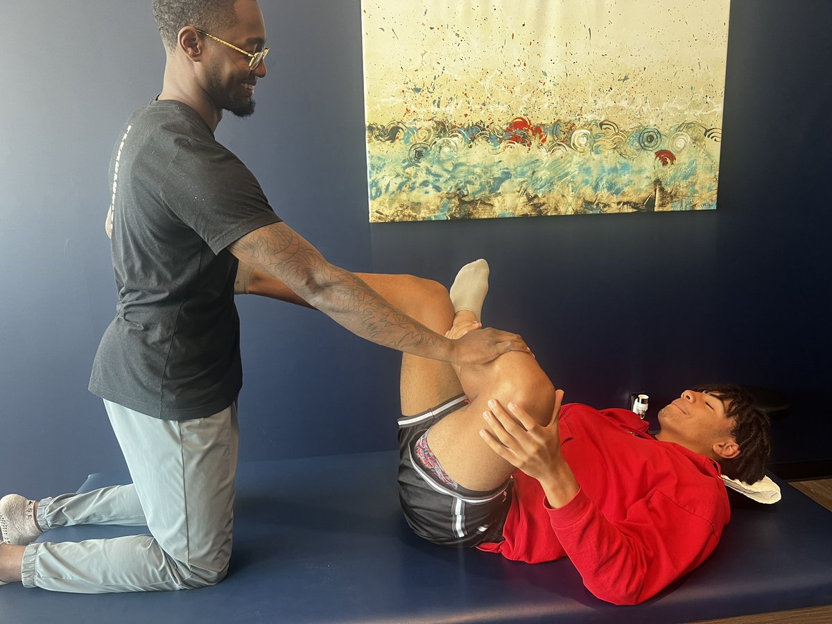 JaysonSmith2210's tweet photo. Trying to stay healthy and loose at the stretch lab!!! https://t.co/eX0lfSR1SC