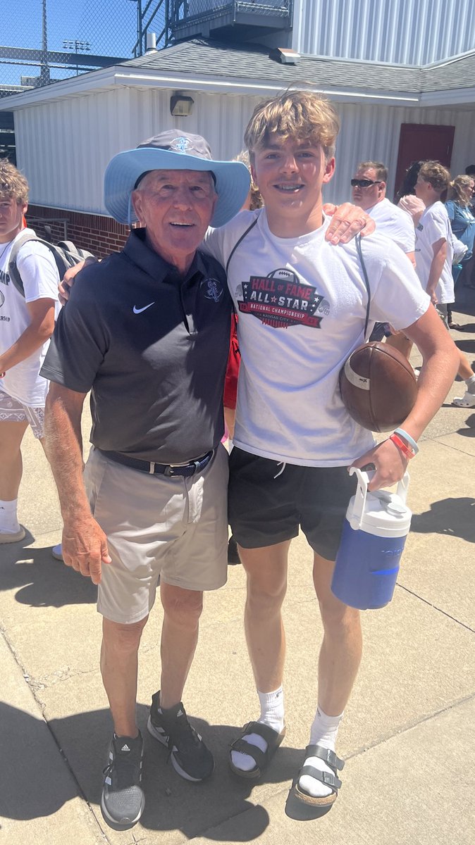 KevinVL75's tweet photo. Riley just finished his second Jeff Trickey QB Camp. The camp focused on challenging players to “Accept the Risk of Leadership” and character development. The coaches @jefftrickeyqb did a fantastic job of teaching great QB throwing mechanics and footwork! Another excellent camp! https://t.co/oH0KL2MB4z