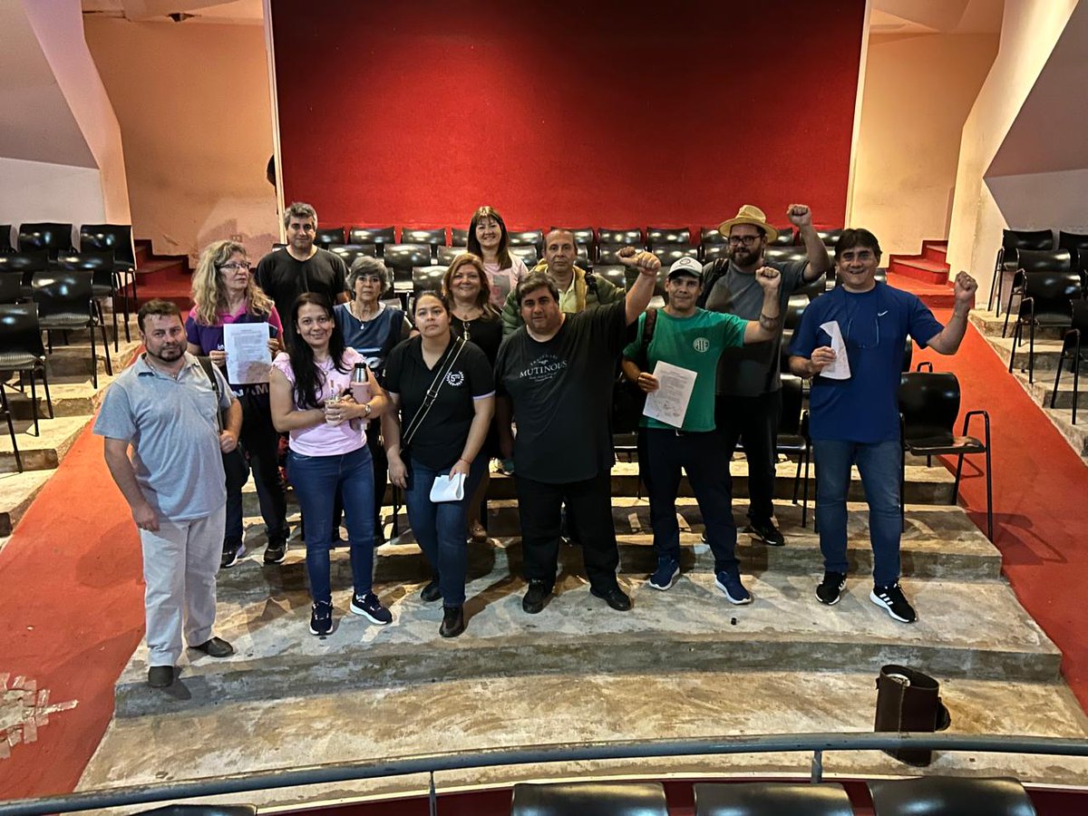 NathiGonzalezS's tweet photo. GANARON ✊Docentes en #Misiones tuercen el brazo al gobierno provincial. Acuerdan aumento salarial, luego de muchos días de paros, acampe, corte y movilización a pesar de la Ctera y conducciones sindicales. Gran ejemplo!! 
Abajo las causas, devolución de descuento https://t.co/6vY7DMml63