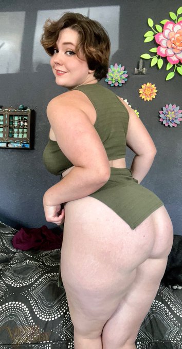 Watch Vixenshelby's leaked NSFW photo on TwXstars