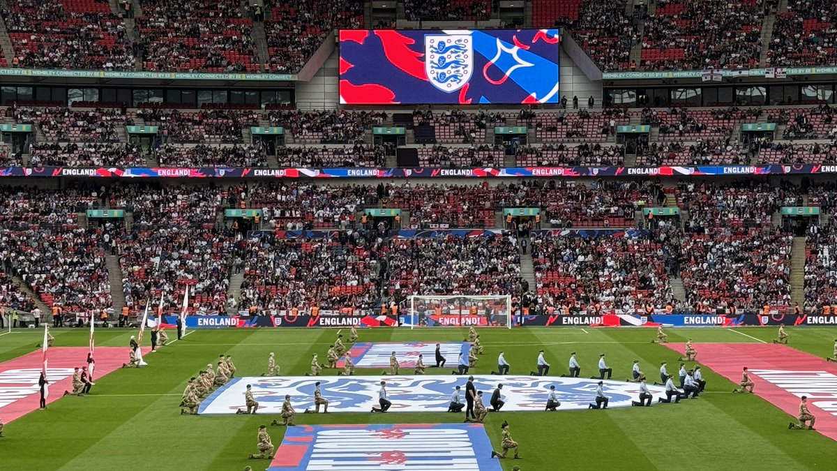 Matchday 72. 
England 🏴󠁧󠁢󠁥󠁮󠁧󠁿 0-1 🇮🇸 Iceland 
Thorsteinsson (12)
#engice