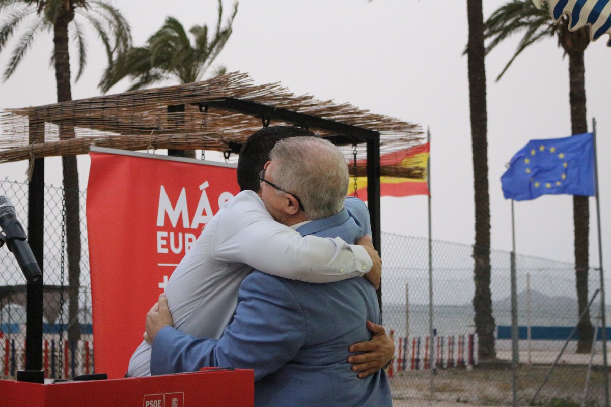 pepevelez_'s tweet photo. El domingo no se puede quedar ningún demócrata en casa.

Hay que salir a votar para defender la democracia, la justicia social y el proyecto europeo.

El voto al @PSOE es el único que puede parar la amenaza reaccionaria de la derecha y la ultraderecha.

#VotaConLaZurda #9JZurdazo https://t.co/V3wgyPrWdD
