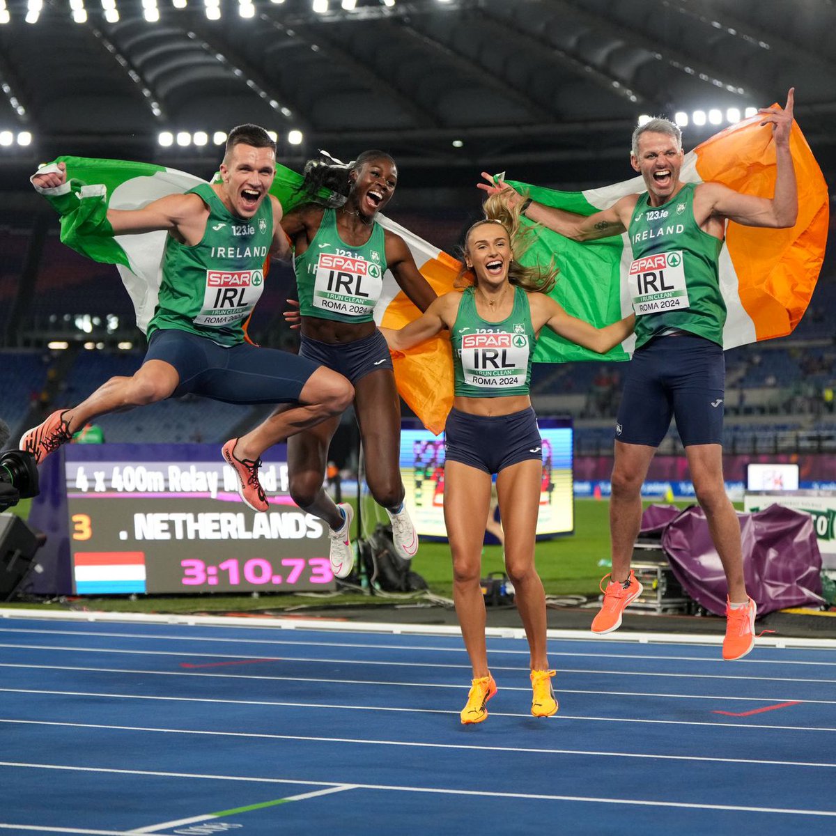 cathmartingreen's tweet photo. Gold for Ireland! 🥇

Our mixed relay team turning heads yet again on the international stage 🤩

A fantastic start to the European Athletics Championships 2024 #Roma2024 👏

Comhghairdeas le
🥇 Chris O'Donnell 
🥇@rhasidatadeleke
🥇@TomBarr247
🥇@sharlenem229 https://t.co/tYWiZUt1y4