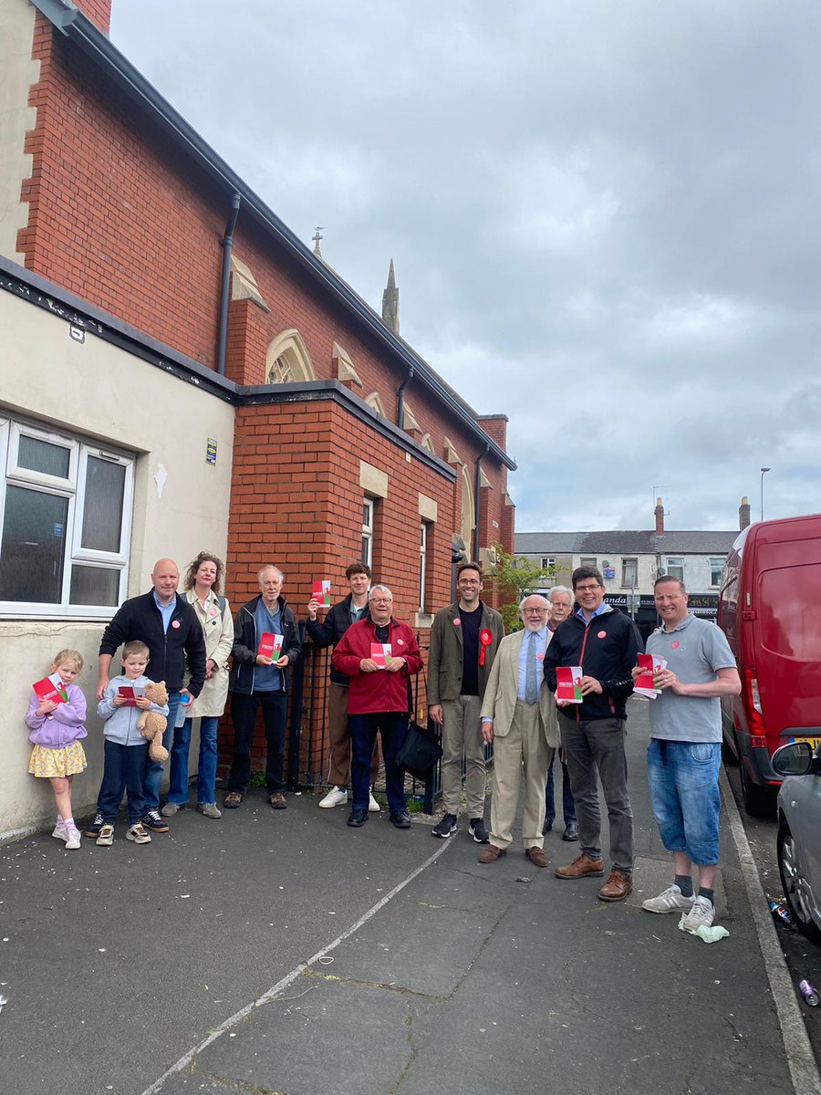 Great to be out earlier today with <a href="/ABarrosCurtis/">Alex Barros-Curtis MP</a> and a large <a href="/CardiffWestLAB/">Cardiff West Labour 🌹</a> team canvassing in Canton.

Strong support for <a href="/UKLabour/">The Labour Party</a>, lots of people fed up with fourteen years of Tory failure, ready for #Change