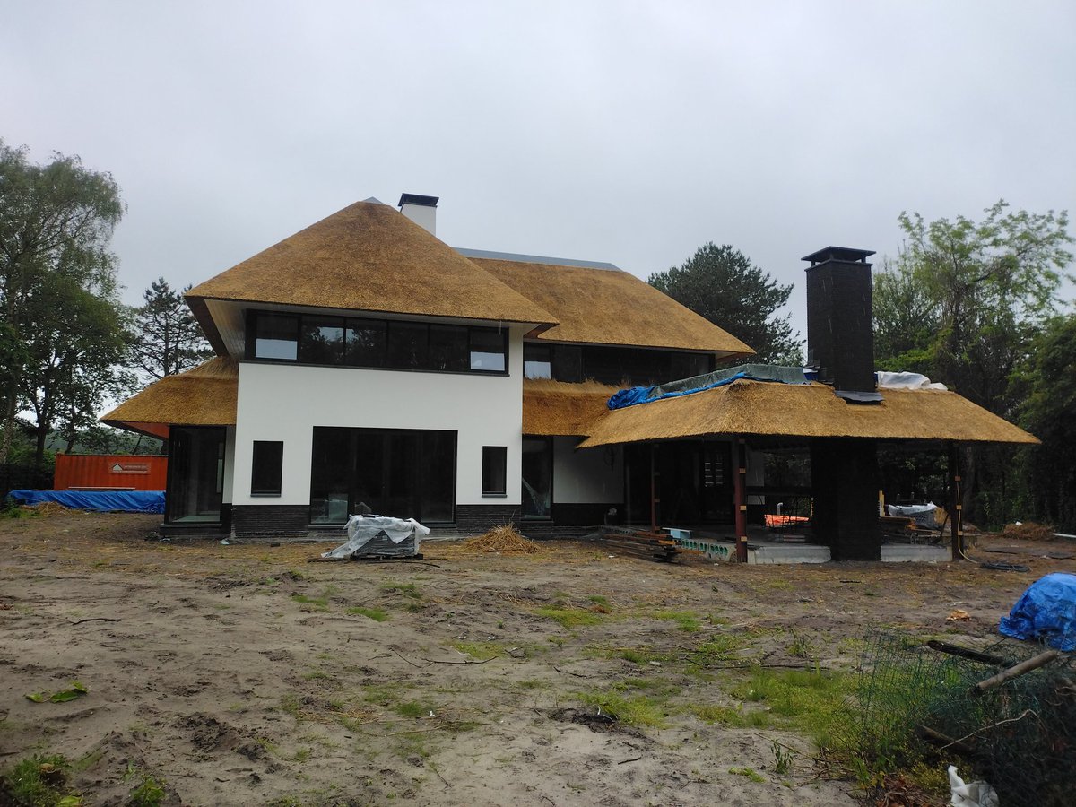 BBVrouwe's tweet photo. Wij bouwen een exclusieve droomvilla in Noord Holland, binnen wordt hard gewerkt aan de exclusieve afwerking en inrichting. #debouwmaakthet https://t.co/UVrnu4CkR0