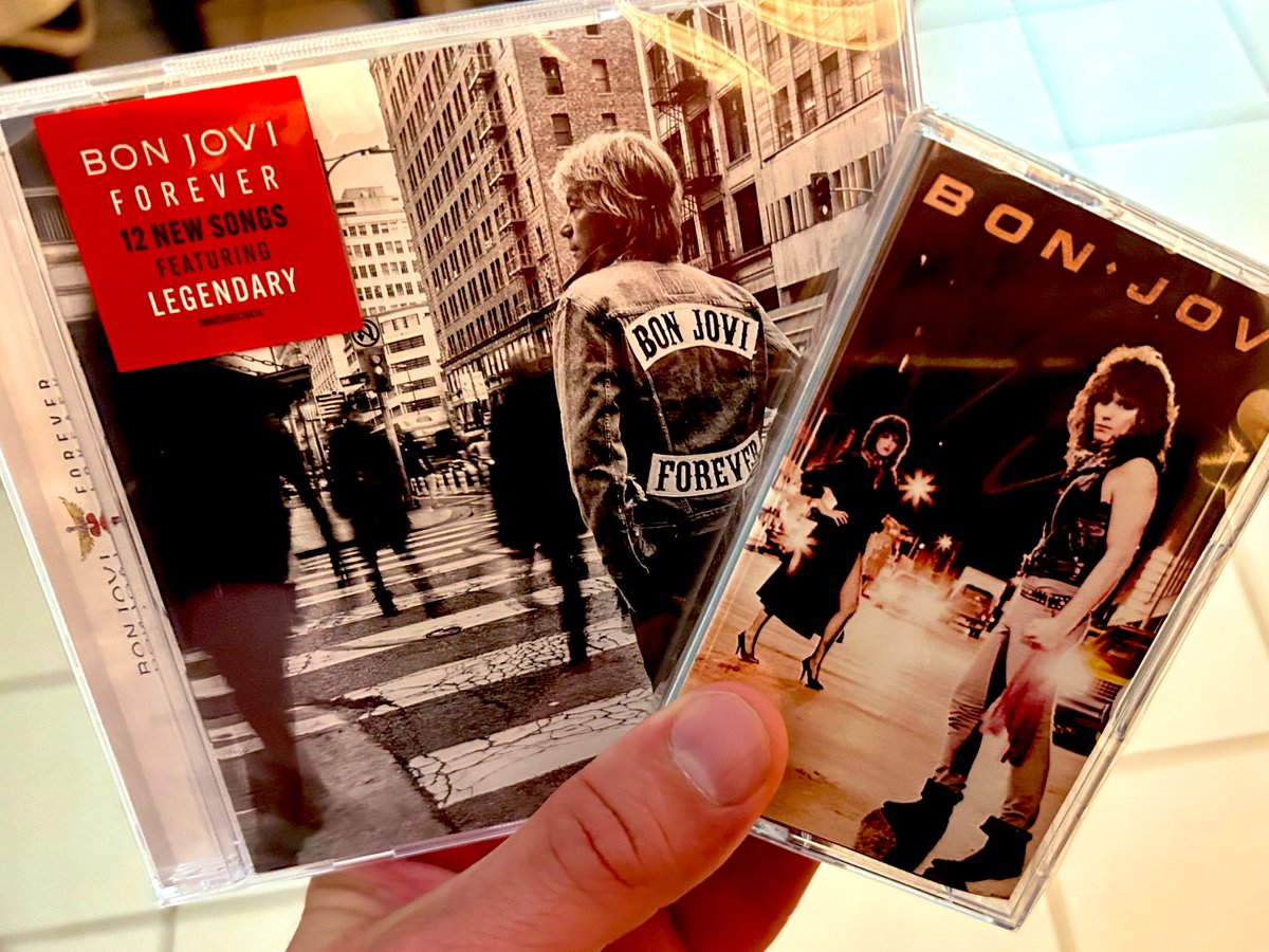 richiesam27's tweet image. 40 damned good years, next stop @BonJovi on the road baby 🎸🎸🥳🥳