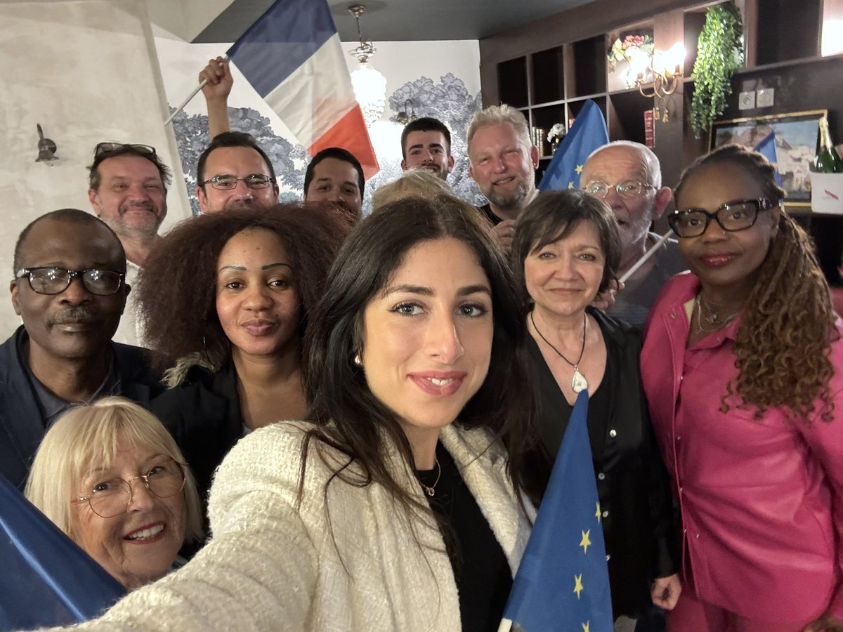 ShannonSeban's tweet photo. 22h50, vendredi 7 juin. Quelle émotion de partager cette fin de campagne des européennes avec ma famille de Seine-Saint-Denis. 🫶🏻🇫🇷🇪🇺

Merci pour votre engagement : fière de vous avoir représentés sur la liste @BesoindEurope aux côtés de @ValerieHayer ! https://t.co/lidDyEtUai