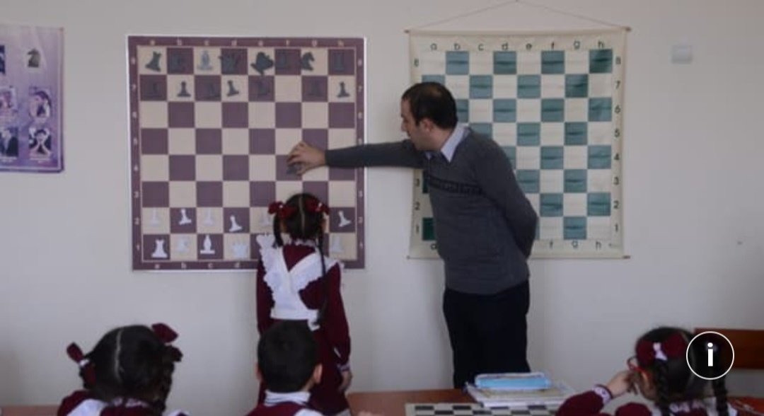 OphelieRoque's tweet image. 🌍📚 Tour du #monde des écoles 

En #Arménie, les #échecs sont une matière à part entière du programme scolaire !
Considérés comme un véritable #sport #national, cet enseignement précoce fait que les arméniens trustent souvent les premières marches du podium.

#jeudelareine