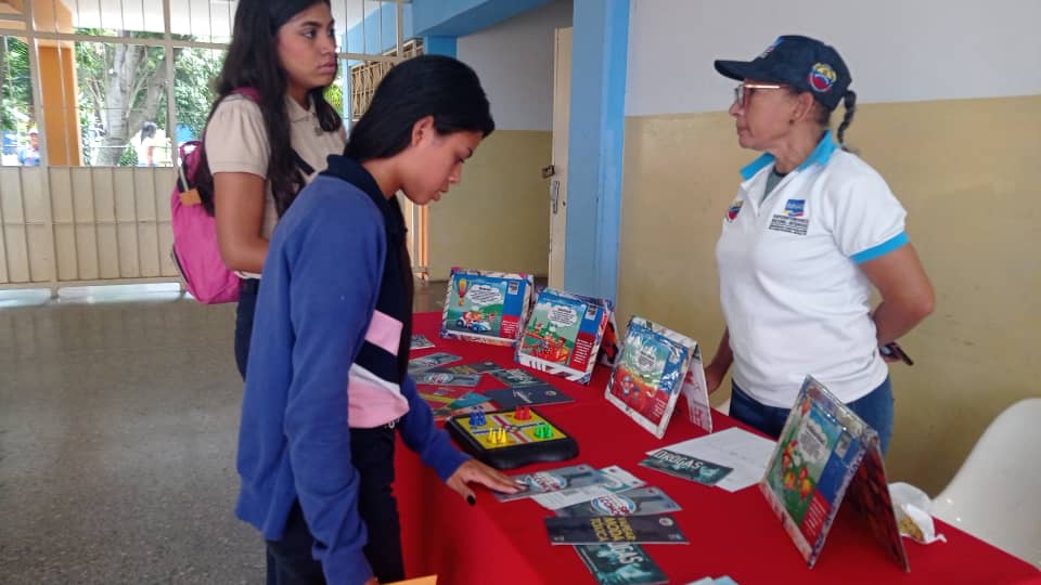 Edu_Caracas's tweet photo. En el marco del Plan Nacional Mi Escuela Segura, Campaña "Somos Prevención", este viernes en la parroquia 23 de Enero, en la Escuela Técnica Manuel Palacio Fajardo continuamos las jornadas que  sensibilizan, educan y promueve hábitos saludables entre los jóvenes.

@NicolasMaduro https://t.co/BzNhQjQukk