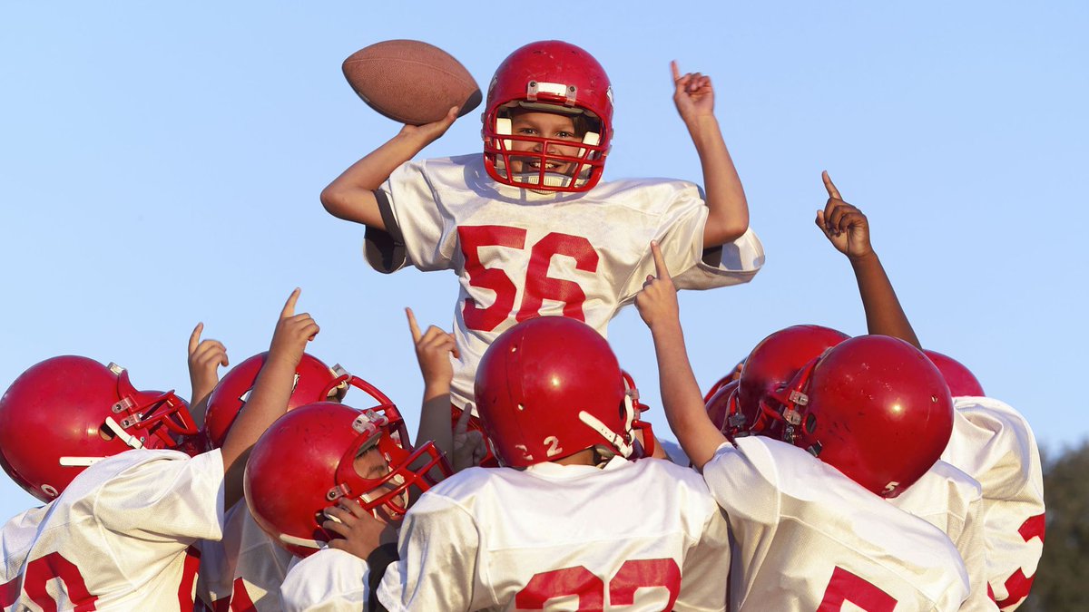 MED_Midwest's tweet photo. Former Minnesota Vikings linebacker Chad Greenway will help lead a youth football camp hosted by Sanford Sports at the Sanford Sports Performance location in Bismarck, North Dakota, this summer.
https://t.co/7IzKSRr39W
#MEDMagazine #SanfordSports #YouthFootballCamp https://t.co/VvCvymOd3H
