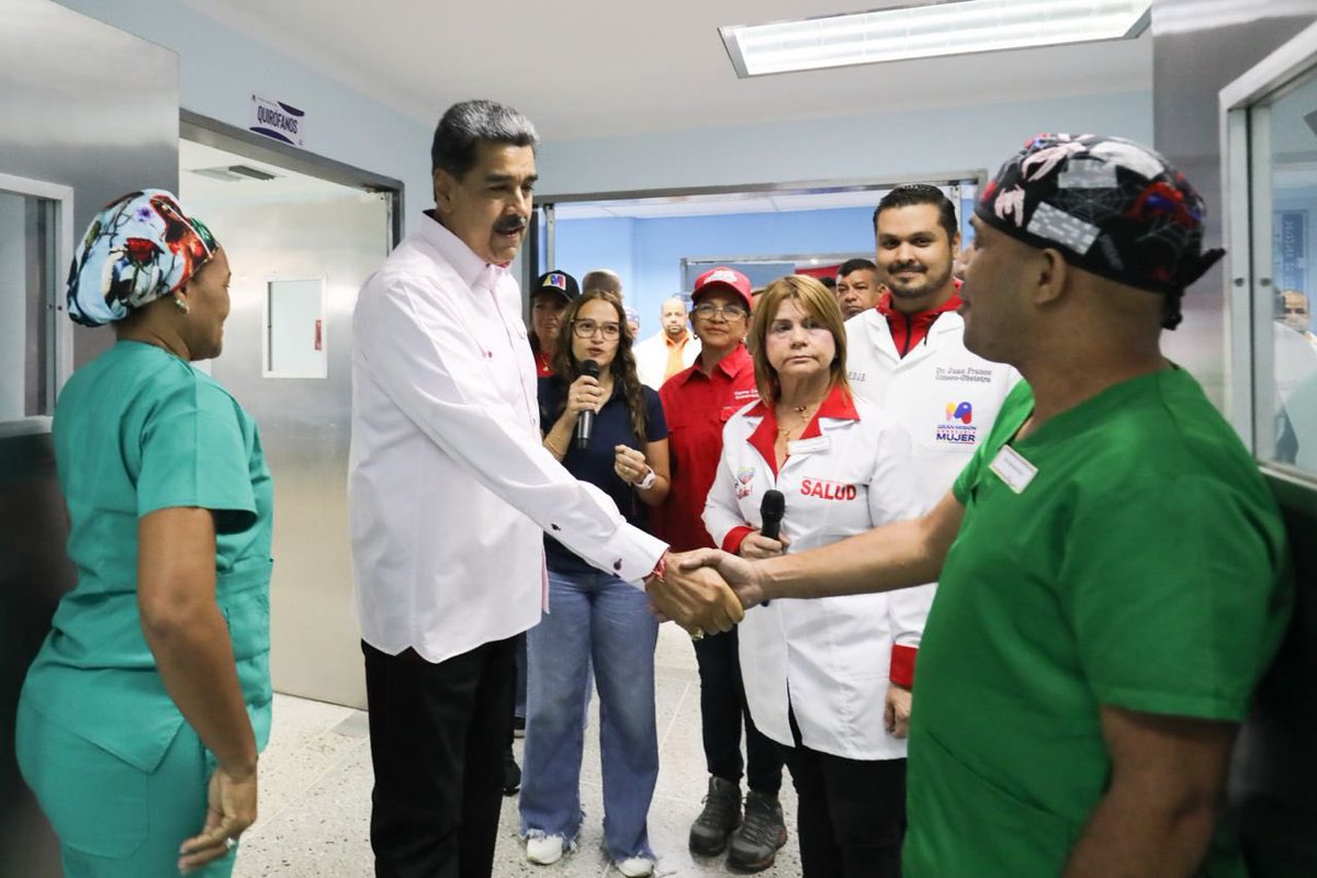GobiernoAragua_'s tweet photo. Presidente Nicolás Maduro encabezó la rehabilitación del Dr. José Rafael Rangel de Villa de Cura, a beneficio de más de 20.000 personas. 

¡Avanzando por el bienestar social! 🇻🇪

#VamosPaLanteVenezuela https://t.co/m3UnSnE1Te