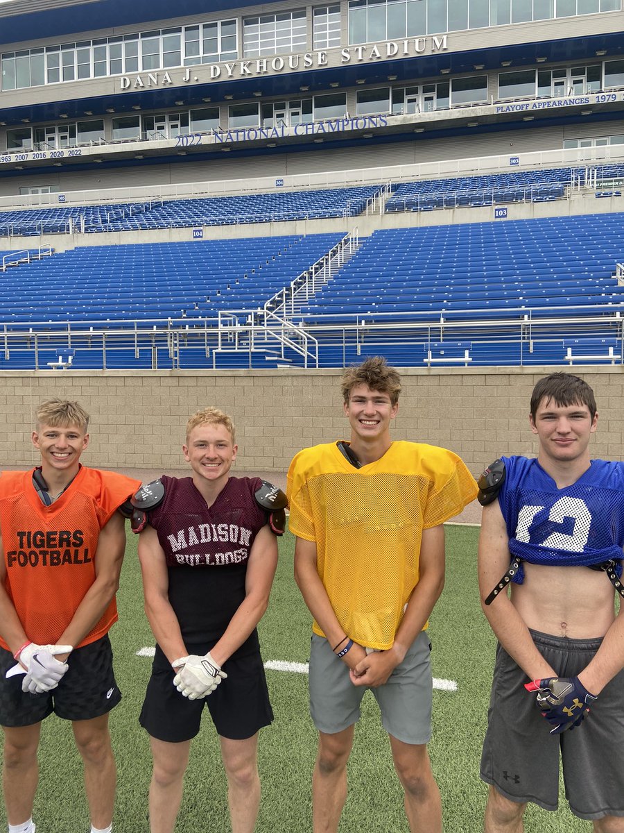 Blue team wide receivers