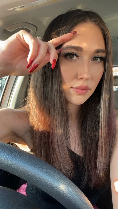 Who&rsquo;s sucking dick for me tonight? https://t.co/mvGtri8UoN