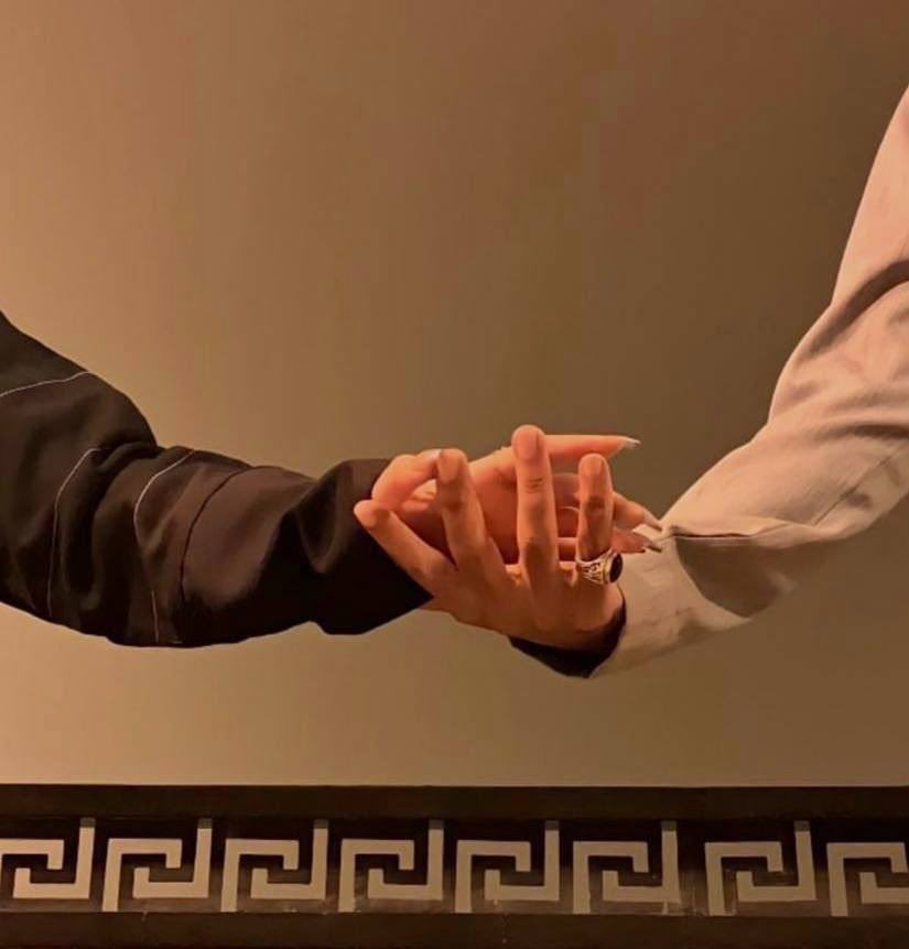 "فداك الشعر والشاعر و قافٍ ما عليه خلاف 
و فداك القلب يوم انّه لدربك صار متبوعي"