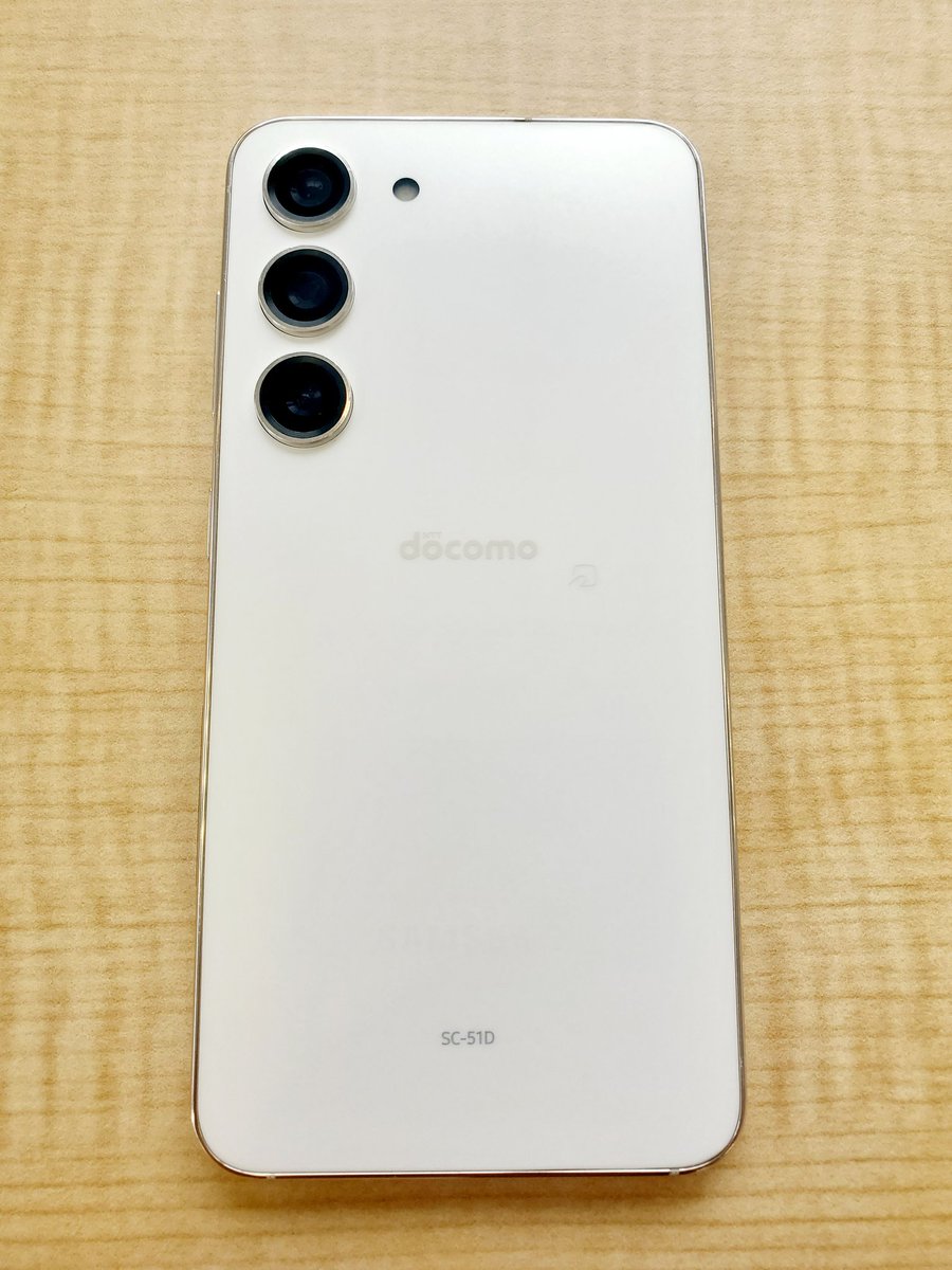 hakaida3377's tweet photo. スマホ機種変更ですGALAXYとiPhone
どちらにするか相当迷った結果
GALAXYに決めました📱私が今まで
使ったスマホはすべて韓国製です
GALAXYが5回とLGが1回ですよ
韓国製のスマホはデザインがいいですね
#GALAXY　#LG　#機種変更　
#韓国製　#デザインがGOOD https://t.co/KQIAc4n5w6