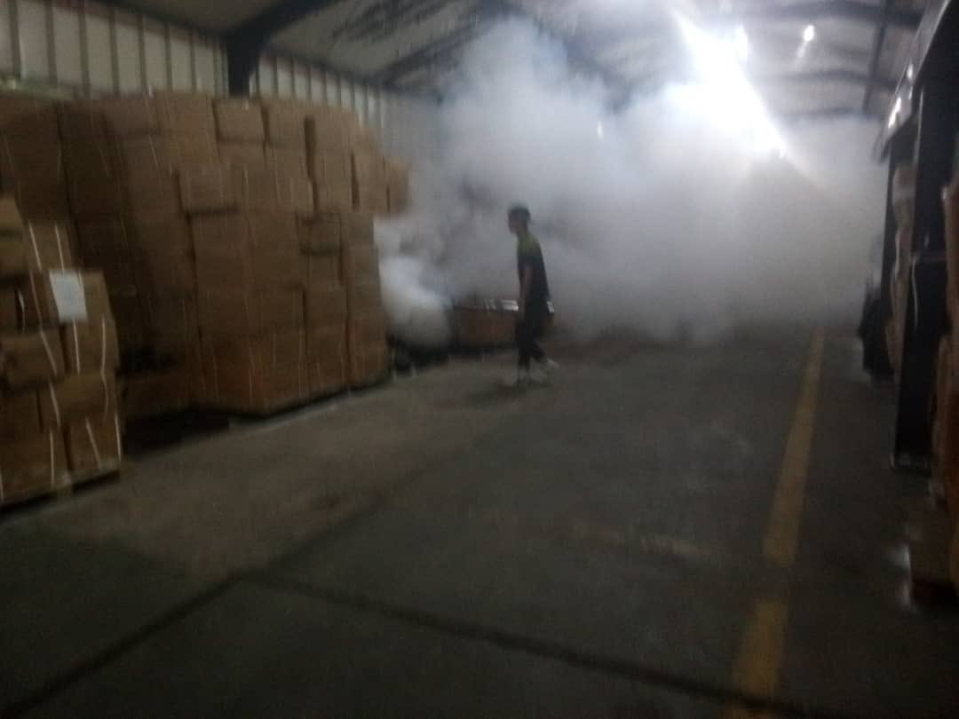 bladimirguerra8's tweet photo. Por instrucciones del GD Cmdte Logistico @CeofanbColop se efectuó fumigación en el Almacén General de la Dirección de Intendencia del #COLOP @CEOFANBVE en pro del bienestar del personal y en cumplimiento al plan de preservación y conservación del material clase II de la #FANB https://t.co/XmZ8E2wQoJ