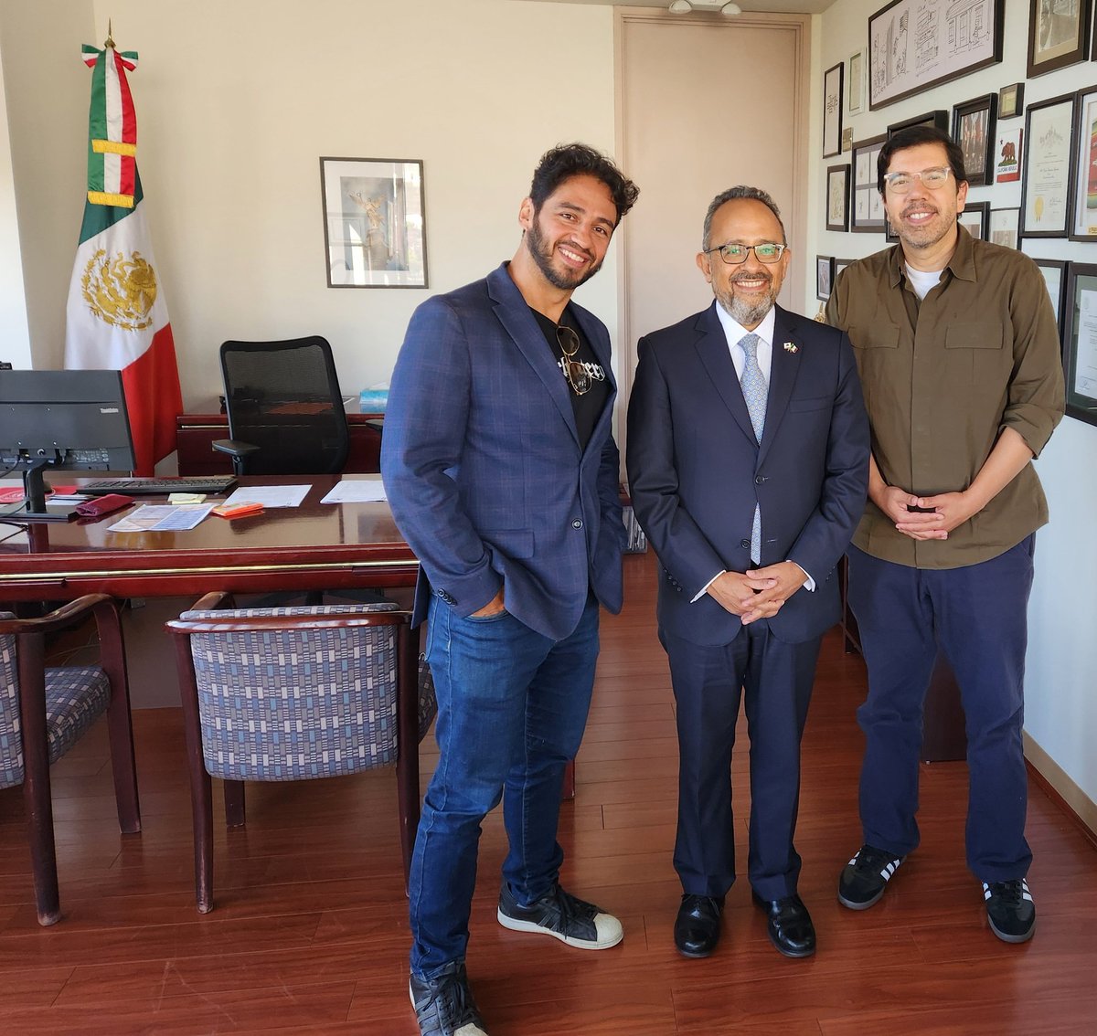 I had an in-depth conversation with Brandon Guzmán &amp; Carlos Bobadilla, co-founders of Valor Entertainment, a fast-growing Latinx talent Mgmt &amp; Prod. firm in LA. We talked about ways to strengthen the bonds that link Mexico with Hollywood's A/V industry.  #MoreHollywoodInMexico
