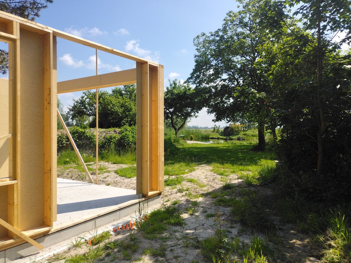BBVrouwe's tweet photo. Op een bijzondere plek in Bergen realiseren wij een ecologische dampopen villa. #geenfolie #geenpur #gutexhoutvezelisolatie #faseverschuiving #bouwbedrijfvrouwe #debouwmaakthet https://t.co/txY7o0yknq