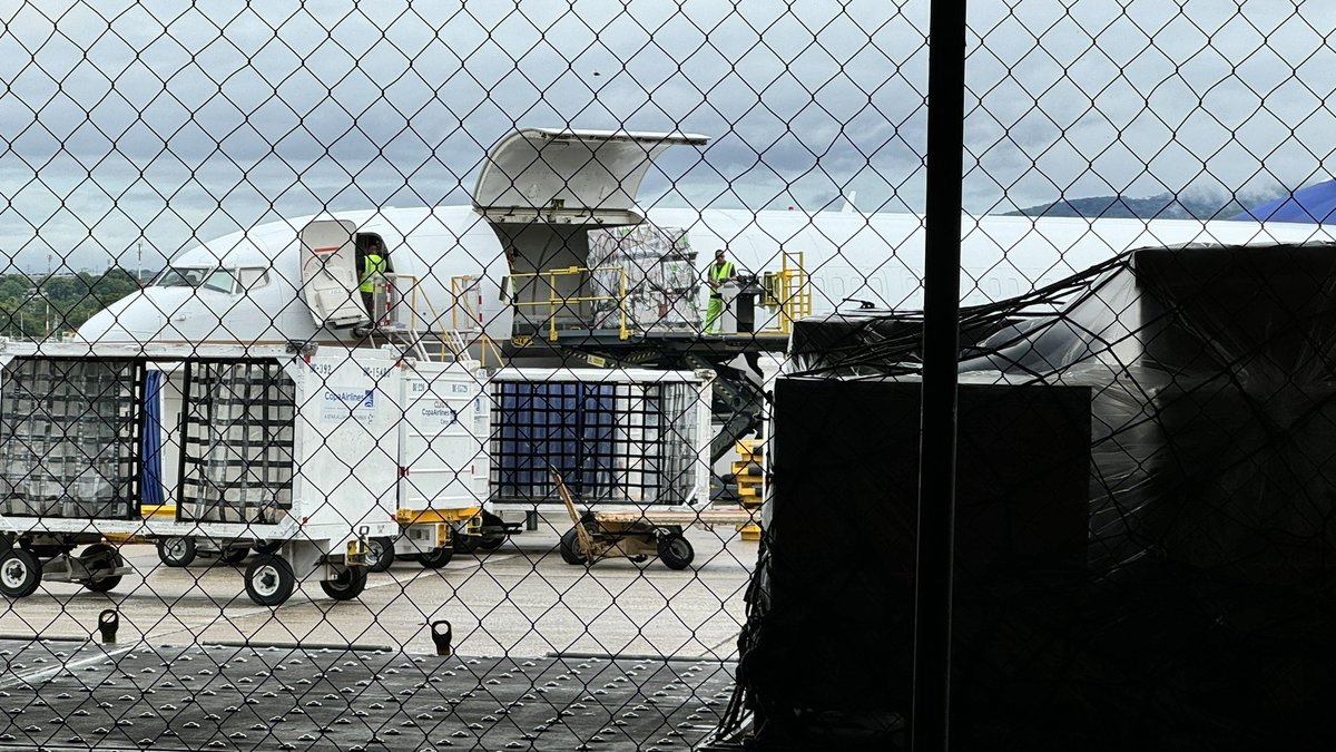 Sergio_NaranjoA's tweet photo. Finalizado el entrenamiento en detección de drogas sintéticas en carga aérea, para los grupos #PCBT operativos inter-agenciales del aeropuerto internacional de tocumen, Panamá. Financiado por @IllicitRoutes UE 🇪🇺. @SENANPanama https://t.co/Ff8hHMaPvT