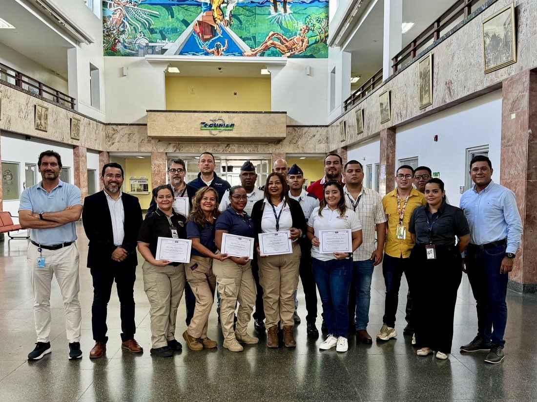 Sergio_NaranjoA's tweet photo. Finalizado el entrenamiento en detección de drogas sintéticas en carga aérea, para los grupos #PCBT operativos inter-agenciales del aeropuerto internacional de tocumen, Panamá. Financiado por @IllicitRoutes UE 🇪🇺. @SENANPanama https://t.co/Ff8hHMaPvT