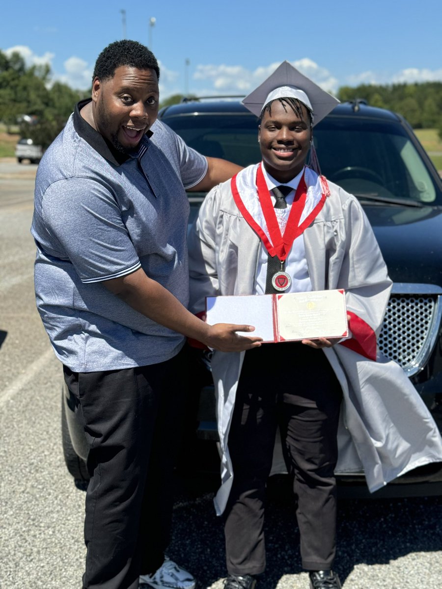 BiggWest_'s tweet photo. My son just graduated HS!!! Show my boy some love. https://t.co/qGB1wOyihq