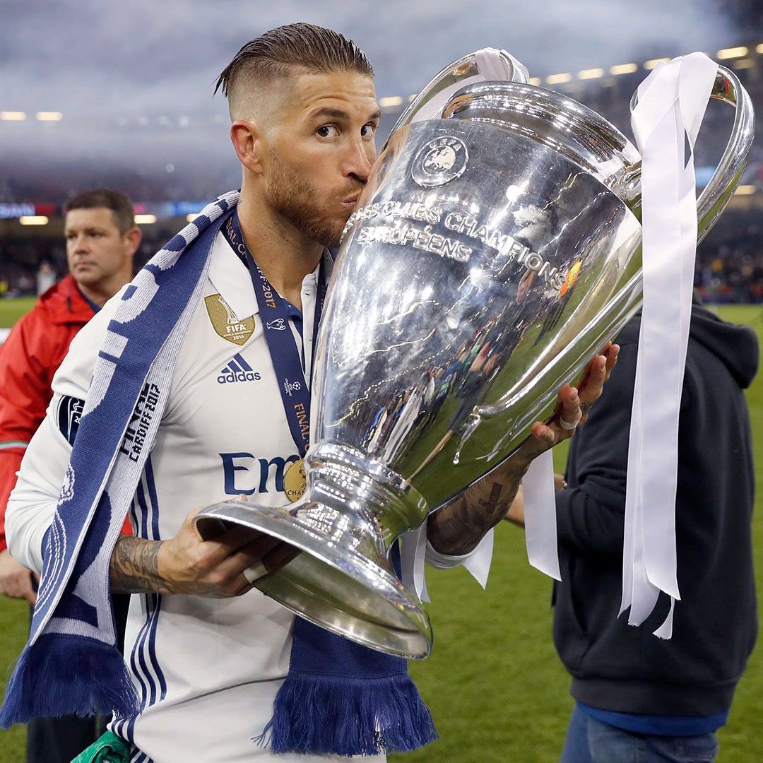 Mario___RM's tweet photo. “El tercer mejor jugador de la época Cristiano-Messi fue Neymar”
“No, fue Benzema”
“Fue Luis Suárez”
“Que no, fue Falcao”
“Fue Modric”

El que realmente lo fue: https://t.co/Vs1mo9gImG