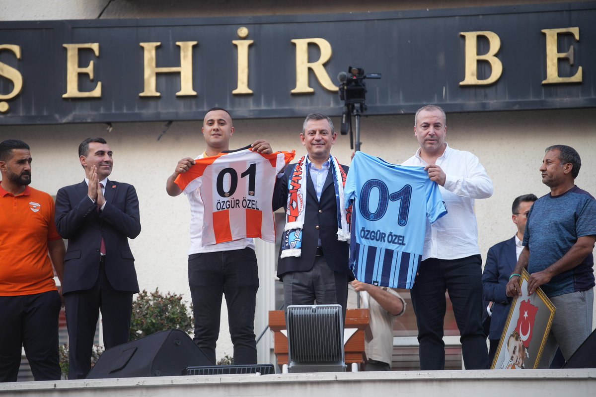 Türkiye'nin Umudu Genel Başkanımız Sn. Özgür Özel Adana’da!

Genel başkanımızı büyük bir çoşkuyla karşılayan ve bu buluşmayı mitinge çeviren tüm hemşehrilerimize teşekkür ediyorum. 

Adana’mıza hoş geldiniz Genel Başkanım