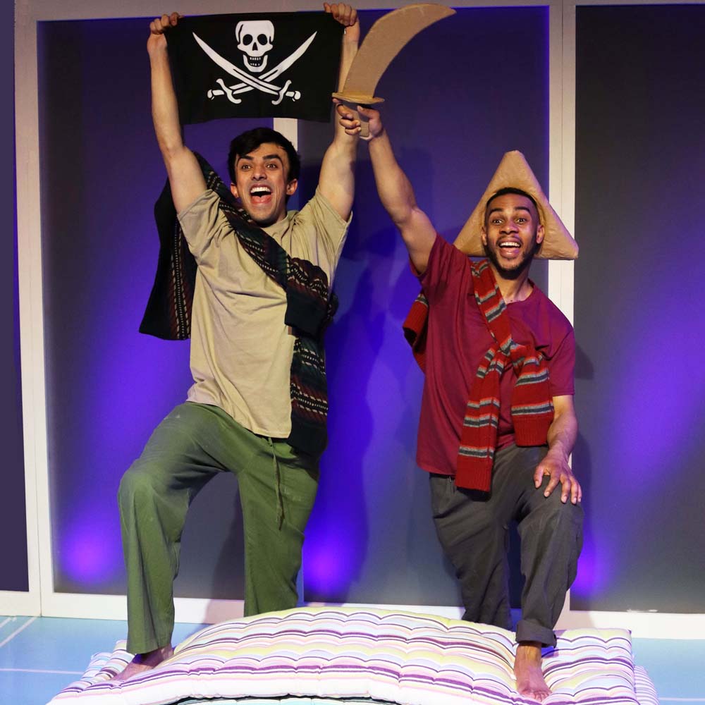 HalfMoonTheatre's tweet photo. **** "A happy yet serious play that doesn’t shy away from moral and ethical issues"
Fab 4-star review from @loureviewsblog for #TenInTheBed by @stevetasane. There's just over a week left of the tour, so catch it while you can!
https://t.co/KxsWX0ZRhc https://t.co/KpM376cRg6