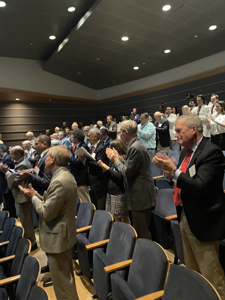 Standing ovation for Dr Walsh at the 50th anniversary celebration, as he shares pearls from his incredible career <a href="/brady_urology/">The Johns Hopkins Brady Urological Institute</a> <a href="/HopkinsMedicine/">Johns Hopkins Medicine</a> 👏