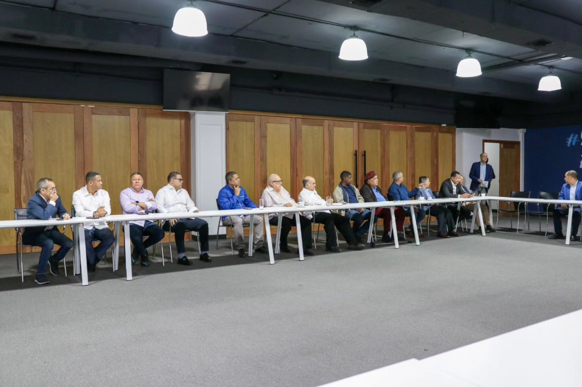 ElsidoDiaz's tweet photo. En el día de hoy participamos en la reunión organizada por el PRM con todos los Partidos aliados, donde manifestaron su agradecimiento por importante desempeño de las organizaciones políticas que integraron la coalición RD Avanza. 

#PARTIDOMODA 
#SOMOSPARTIDOMODA https://t.co/D5hh4cgeEW